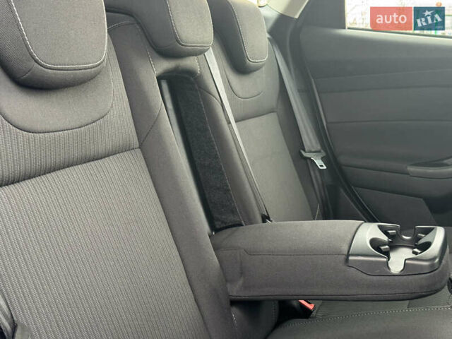 Білий Форд Фокус, об'ємом двигуна 1.6 л та пробігом 221 тис. км за 8699 $, фото 74 на Automoto.ua