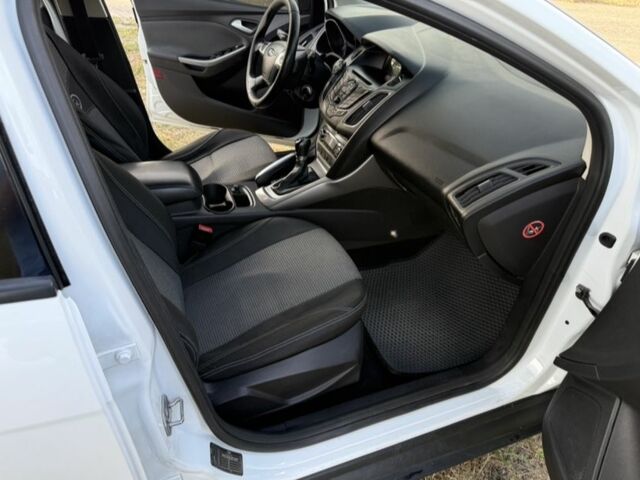 Білий Форд Фокус, об'ємом двигуна 1 л та пробігом 290 тис. км за 5300 $, фото 7 на Automoto.ua