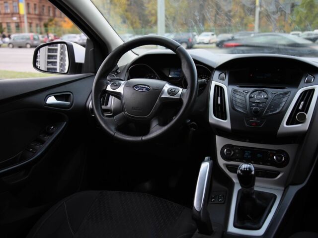 Форд Фокус 2013 в Харькове на Automoto.ua Белый Форд Фокус, объемом двигателя 1 л и пробегом 171 тыс. км за 7200 $, фото 10 на Automoto.ua