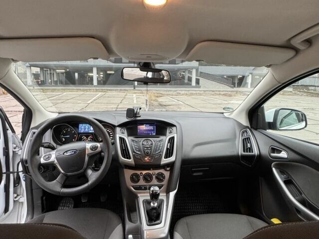 Белый Форд Фокус, объемом двигателя 1.6 л и пробегом 203 тыс. км за 7500 $, фото 6 на Automoto.ua