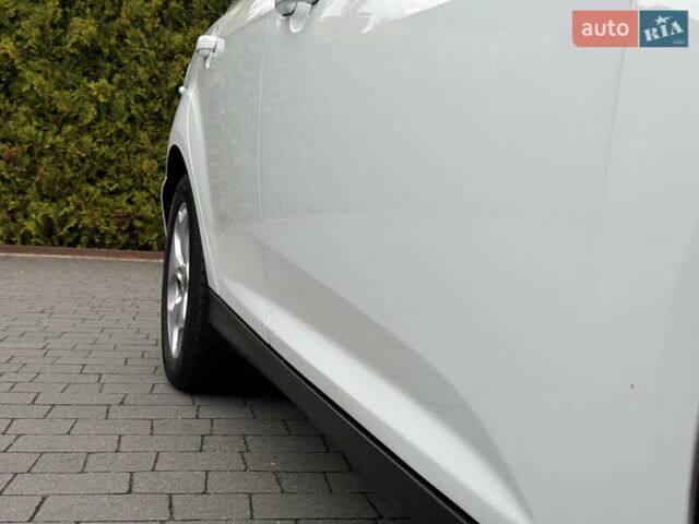 Білий Форд Фокус, об'ємом двигуна 1.6 л та пробігом 221 тис. км за 8699 $, фото 9 на Automoto.ua