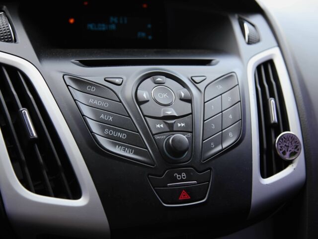 Форд Фокус 2013 в Харькове на Automoto.ua Белый Форд Фокус, объемом двигателя 1 л и пробегом 171 тыс. км за 7200 $, фото 16 на Automoto.ua