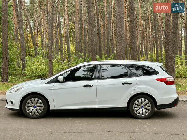 Белый Форд Фокус, объемом двигателя 1.6 л и пробегом 243 тыс. км за 7400 $, фото 3 на Automoto.ua