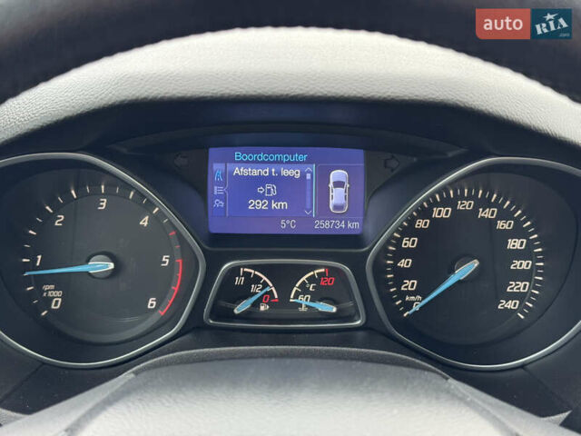 Белый Форд Фокус, объемом двигателя 1.6 л и пробегом 258 тыс. км за 8890 $, фото 45 на Automoto.ua