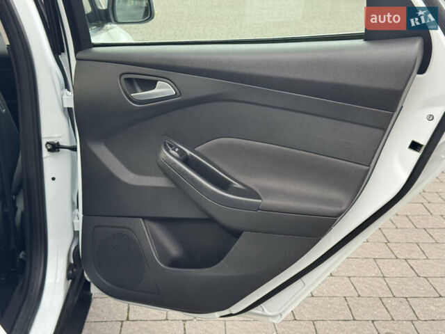 Білий Форд Фокус, об'ємом двигуна 1.6 л та пробігом 221 тис. км за 8699 $, фото 67 на Automoto.ua