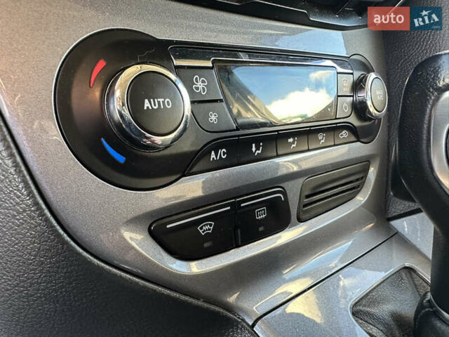 Белый Форд Фокус, объемом двигателя 2 л и пробегом 261 тыс. км за 7500 $, фото 14 на Automoto.ua