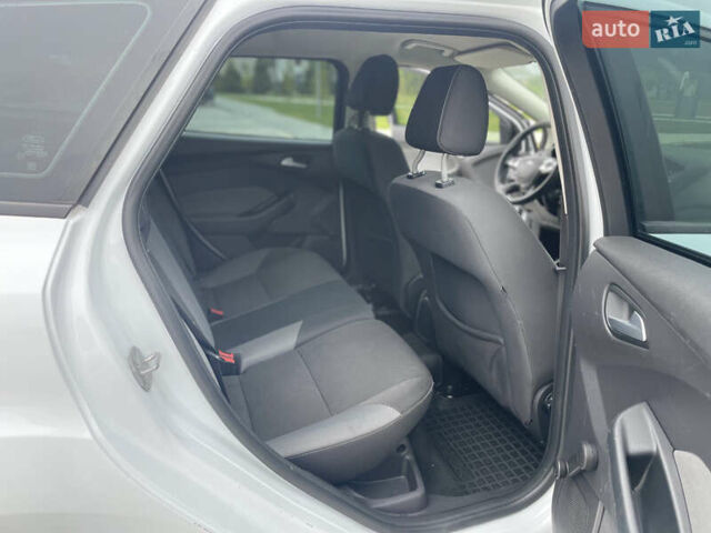 Белый Форд Фокус, объемом двигателя 1.6 л и пробегом 257 тыс. км за 7300 $, фото 13 на Automoto.ua