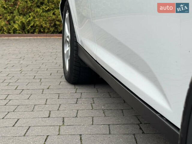 Білий Форд Фокус, об'ємом двигуна 1.6 л та пробігом 221 тис. км за 8699 $, фото 7 на Automoto.ua