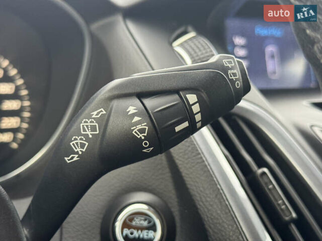 Білий Форд Фокус, об'ємом двигуна 1.6 л та пробігом 221 тис. км за 8699 $, фото 43 на Automoto.ua