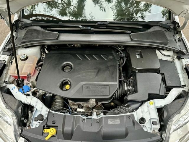 Белый Форд Фокус, объемом двигателя 1.6 л и пробегом 250 тыс. км за 7500 $, фото 11 на Automoto.ua