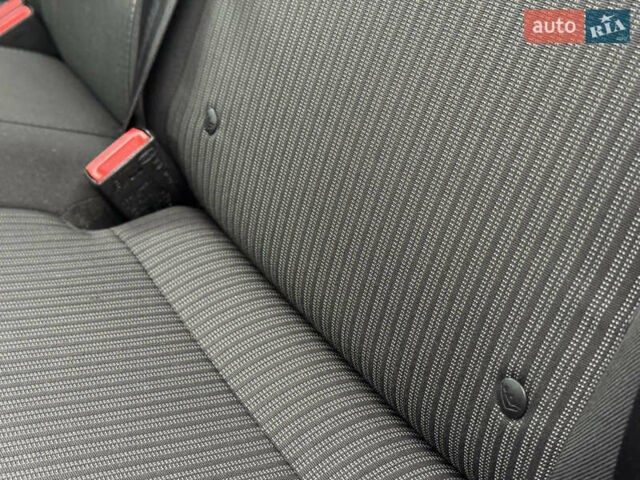 Білий Форд Фокус, об'ємом двигуна 1.6 л та пробігом 221 тис. км за 8699 $, фото 63 на Automoto.ua