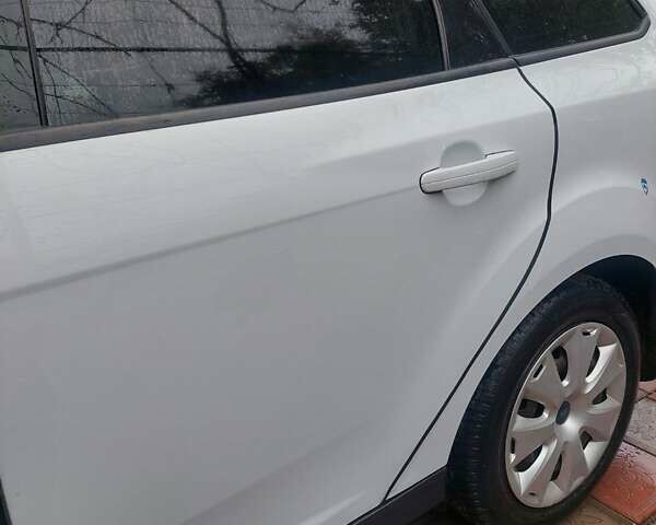 Белый Форд Фокус, объемом двигателя 1.56 л и пробегом 395 тыс. км за 7500 $, фото 10 на Automoto.ua