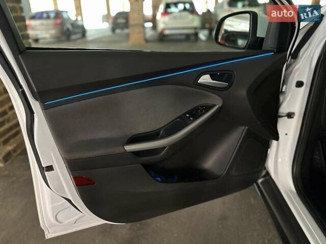 Білий Форд Фокус, об'ємом двигуна 1 л та пробігом 252 тис. км за 6200 $, фото 16 на Automoto.ua