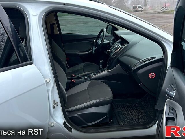 Белый Форд Фокус, объемом двигателя 1 л и пробегом 225 тыс. км за 5994 $, фото 5 на Automoto.ua