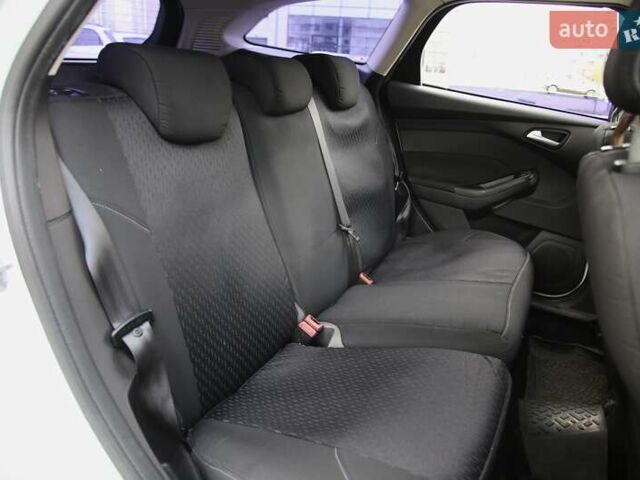 Форд Фокус 2013 в Харькове на Automoto.ua Белый Форд Фокус, объемом двигателя 1 л и пробегом 171 тыс. км за 7200 $, фото 8 на Automoto.ua