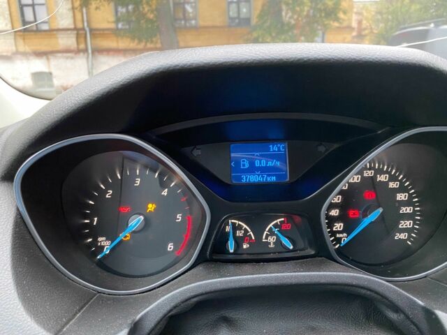 Форд Фокус 2013 в Чернигове на Automoto.ua Белый Форд Фокус, объемом двигателя 1.6 л и пробегом 385 тыс. км за 7000 $, фото 17 на Automoto.ua