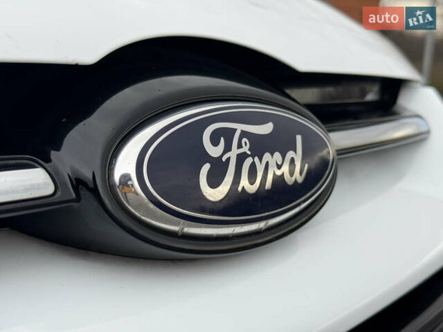 Білий Форд Фокус, об'ємом двигуна 1.6 л та пробігом 221 тис. км за 8699 $, фото 5 на Automoto.ua