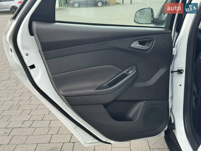 Білий Форд Фокус, об'ємом двигуна 1.6 л та пробігом 221 тис. км за 8699 $, фото 59 на Automoto.ua