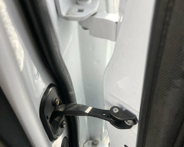 Білий Форд Фокус, об'ємом двигуна 1.6 л та пробігом 211 тис. км за 8700 $, фото 22 на Automoto.ua