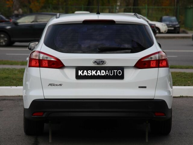 Форд Фокус 2013 в Харькове на Automoto.ua Белый Форд Фокус, объемом двигателя 1 л и пробегом 171 тыс. км за 7200 $, фото 4 на Automoto.ua