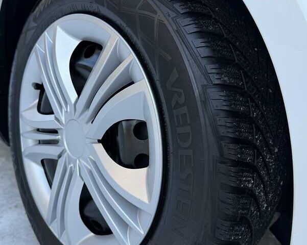 Білий Форд Фокус, об'ємом двигуна 1.6 л та пробігом 241 тис. км за 7950 $, фото 18 на Automoto.ua