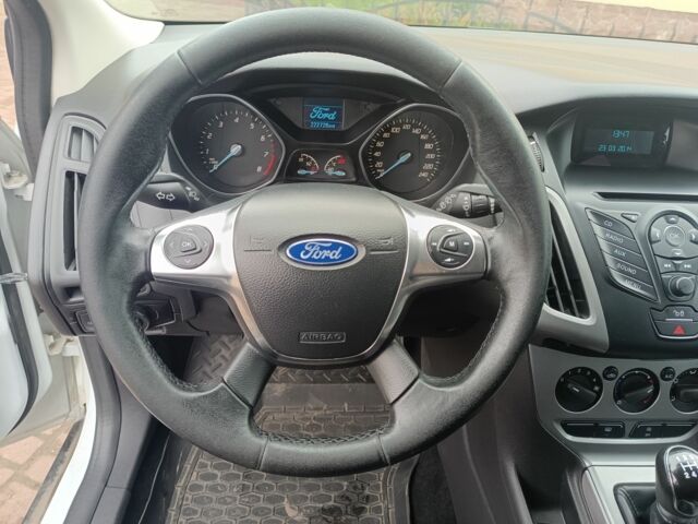 Белый Форд Фокус, объемом двигателя 1 л и пробегом 222 тыс. км за 5200 $, фото 4 на Automoto.ua