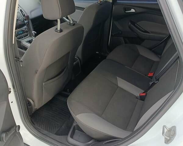 Белый Форд Фокус, объемом двигателя 1.6 л и пробегом 222 тыс. км за 7500 $, фото 9 на Automoto.ua