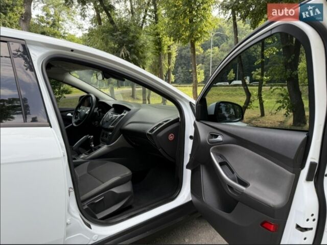 Форд Фокус 2013 у Белой Церкве на Automoto.ua Білий Форд Фокус, об'ємом двигуна 0 л та пробігом 246 тис. км за 7500 $, фото 2 на Automoto.ua