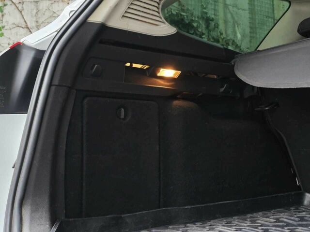 Белый Форд Фокус, объемом двигателя 1 л и пробегом 274 тыс. км за 6199 $, фото 21 на Automoto.ua