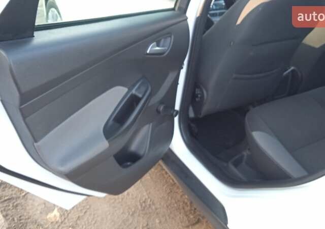 Белый Форд Фокус, объемом двигателя 1.6 л и пробегом 215 тыс. км за 7600 $, фото 12 на Automoto.ua