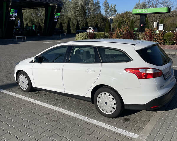 Білий Форд Фокус, об'ємом двигуна 1.6 л та пробігом 268 тис. км за 6800 $, фото 3 на Automoto.ua