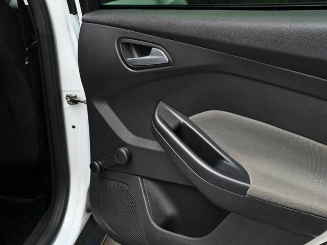 Белый Форд Фокус, объемом двигателя 1 л и пробегом 274 тыс. км за 6199 $, фото 18 на Automoto.ua