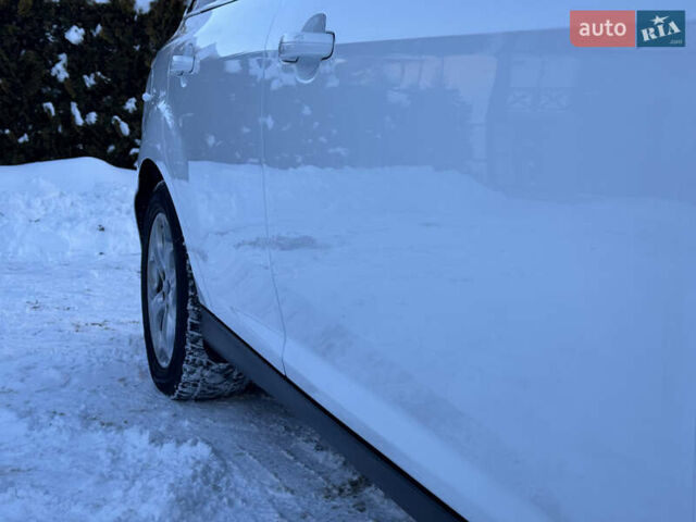 Белый Форд Фокус, объемом двигателя 1.6 л и пробегом 221 тыс. км за 8499 $, фото 10 на Automoto.ua