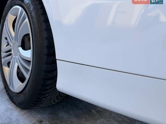 Білий Форд Фокус, об'ємом двигуна 1.6 л та пробігом 241 тис. км за 7950 $, фото 27 на Automoto.ua