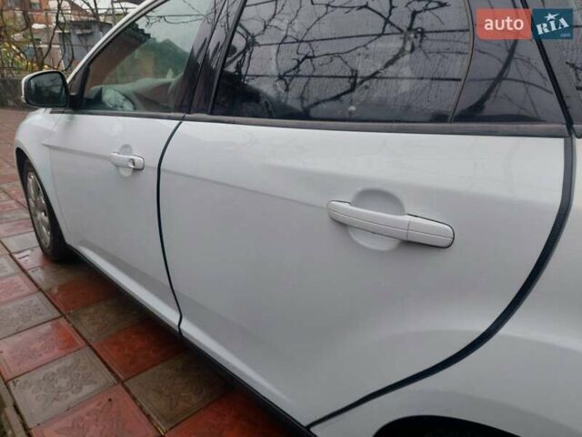 Белый Форд Фокус, объемом двигателя 1.56 л и пробегом 395 тыс. км за 7500 $, фото 7 на Automoto.ua