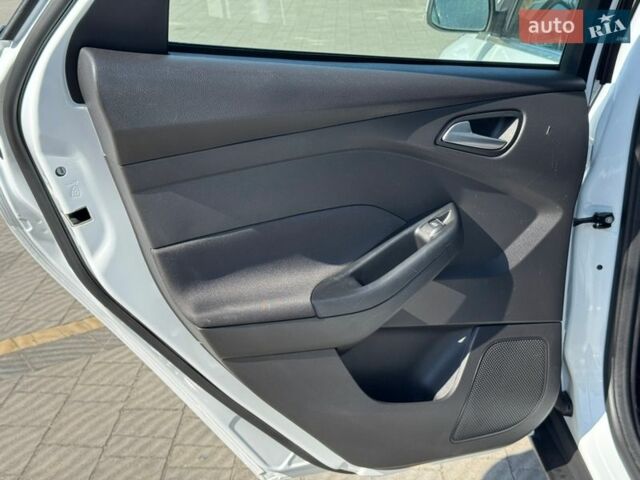 Белый Форд Фокус, объемом двигателя 1.6 л и пробегом 221 тыс. км за 8499 $, фото 57 на Automoto.ua
