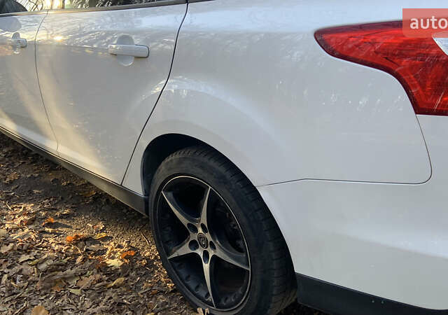 Форд Фокус 2013 у Львові на Automoto.ua Білий Форд Фокус, об'ємом двигуна 1.6 л та пробігом 247 тис. км за 6500 $, фото 7 на Automoto.ua