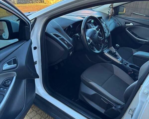 Белый Форд Фокус, объемом двигателя 1.56 л и пробегом 247 тыс. км за 7750 $, фото 28 на Automoto.ua