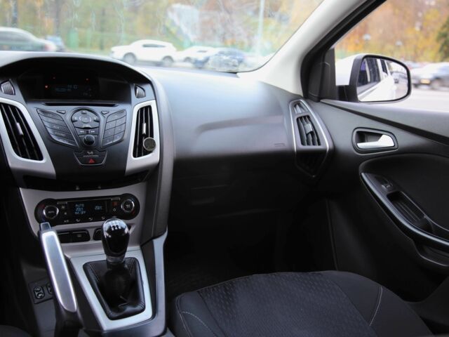 Форд Фокус 2013 в Харькове на Automoto.ua Белый Форд Фокус, объемом двигателя 1 л и пробегом 171 тыс. км за 7200 $, фото 12 на Automoto.ua