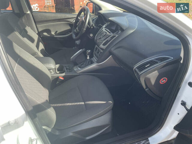 Белый Форд Фокус, объемом двигателя 1.6 л и пробегом 173 тыс. км за 9600 $, фото 10 на Automoto.ua