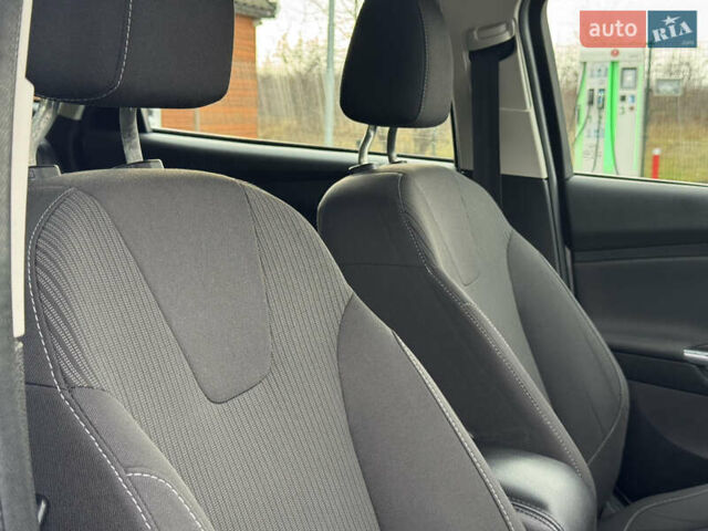 Білий Форд Фокус, об'ємом двигуна 1.6 л та пробігом 221 тис. км за 8699 $, фото 81 на Automoto.ua