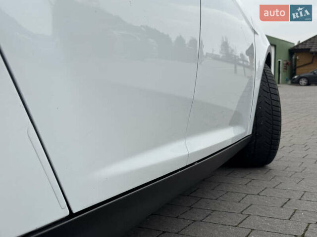 Білий Форд Фокус, об'ємом двигуна 1.6 л та пробігом 221 тис. км за 8699 $, фото 14 на Automoto.ua