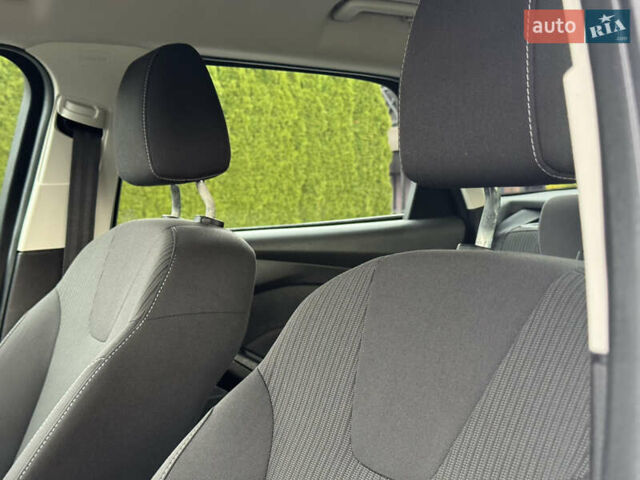 Білий Форд Фокус, об'ємом двигуна 1.6 л та пробігом 221 тис. км за 8699 $, фото 38 на Automoto.ua