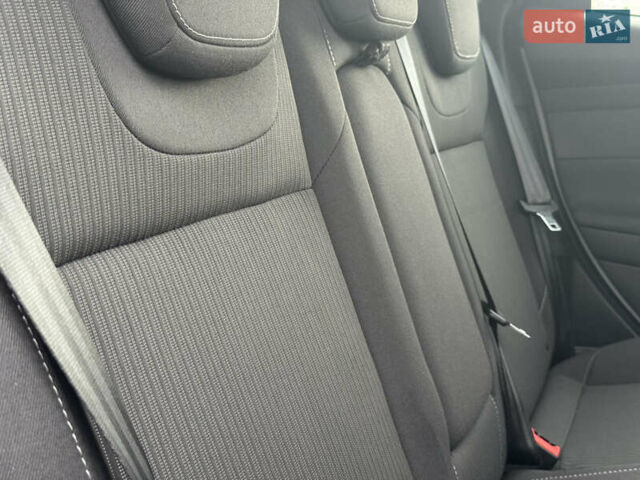 Білий Форд Фокус, об'ємом двигуна 1.6 л та пробігом 221 тис. км за 8699 $, фото 72 на Automoto.ua