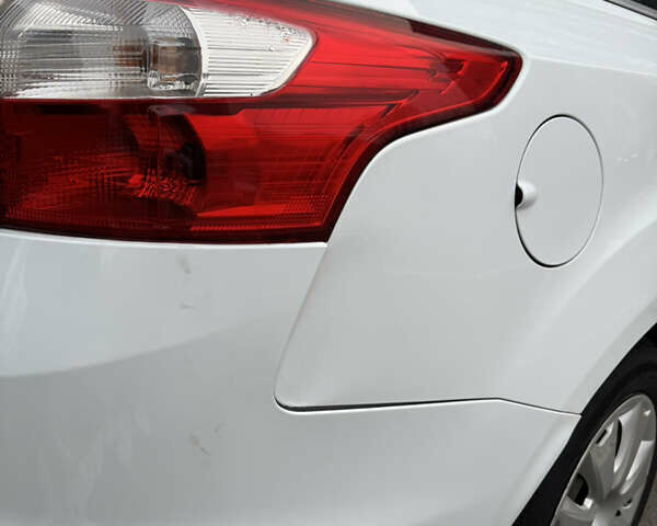 Белый Форд Фокус, объемом двигателя 1.6 л и пробегом 201 тыс. км за 8000 $, фото 4 на Automoto.ua