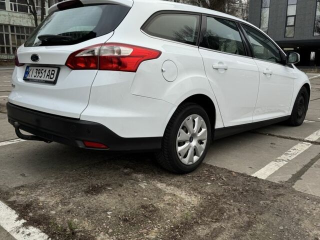 Белый Форд Фокус, объемом двигателя 1.6 л и пробегом 203 тыс. км за 7500 $, фото 2 на Automoto.ua