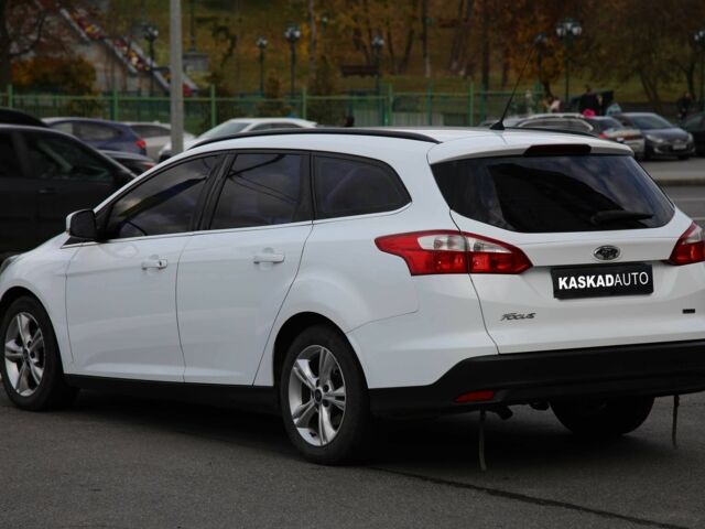 Форд Фокус 2013 в Харькове на Automoto.ua Белый Форд Фокус, объемом двигателя 1 л и пробегом 171 тыс. км за 7200 $, фото 3 на Automoto.ua