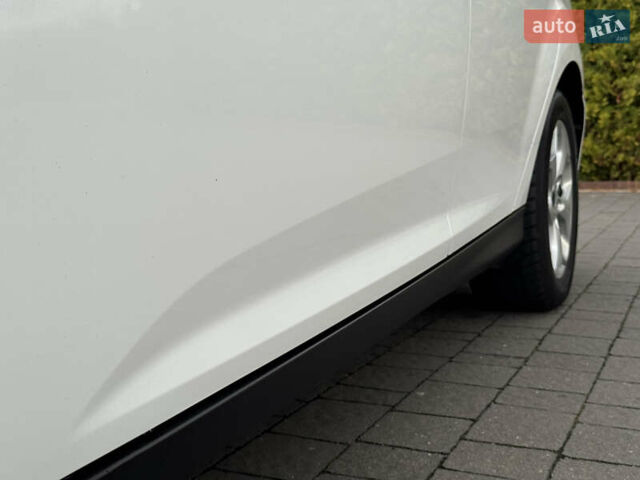 Білий Форд Фокус, об'ємом двигуна 1.6 л та пробігом 221 тис. км за 8699 $, фото 31 на Automoto.ua