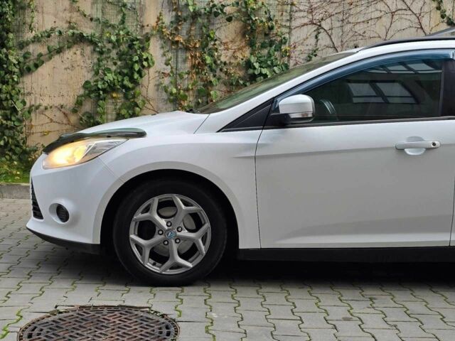 Белый Форд Фокус, объемом двигателя 1 л и пробегом 274 тыс. км за 6199 $, фото 5 на Automoto.ua