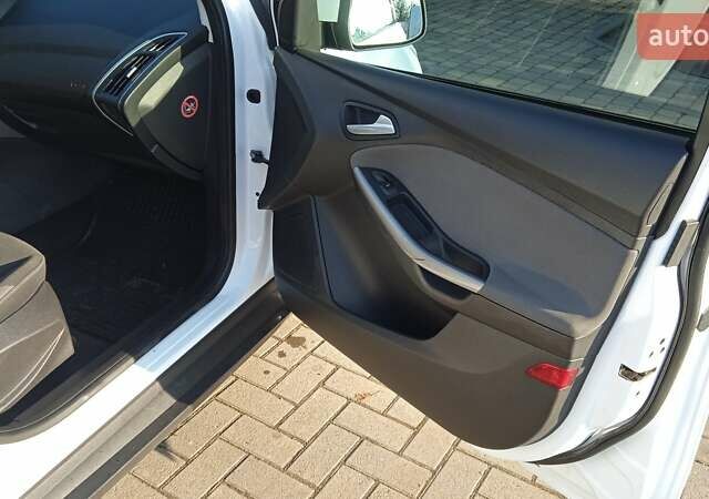 Белый Форд Фокус, объемом двигателя 1.6 л и пробегом 215 тыс. км за 7600 $, фото 30 на Automoto.ua